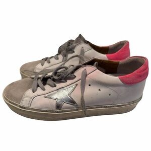 Golden Goose Hi Star Sneaker
Size: 40
Barley Worn!!